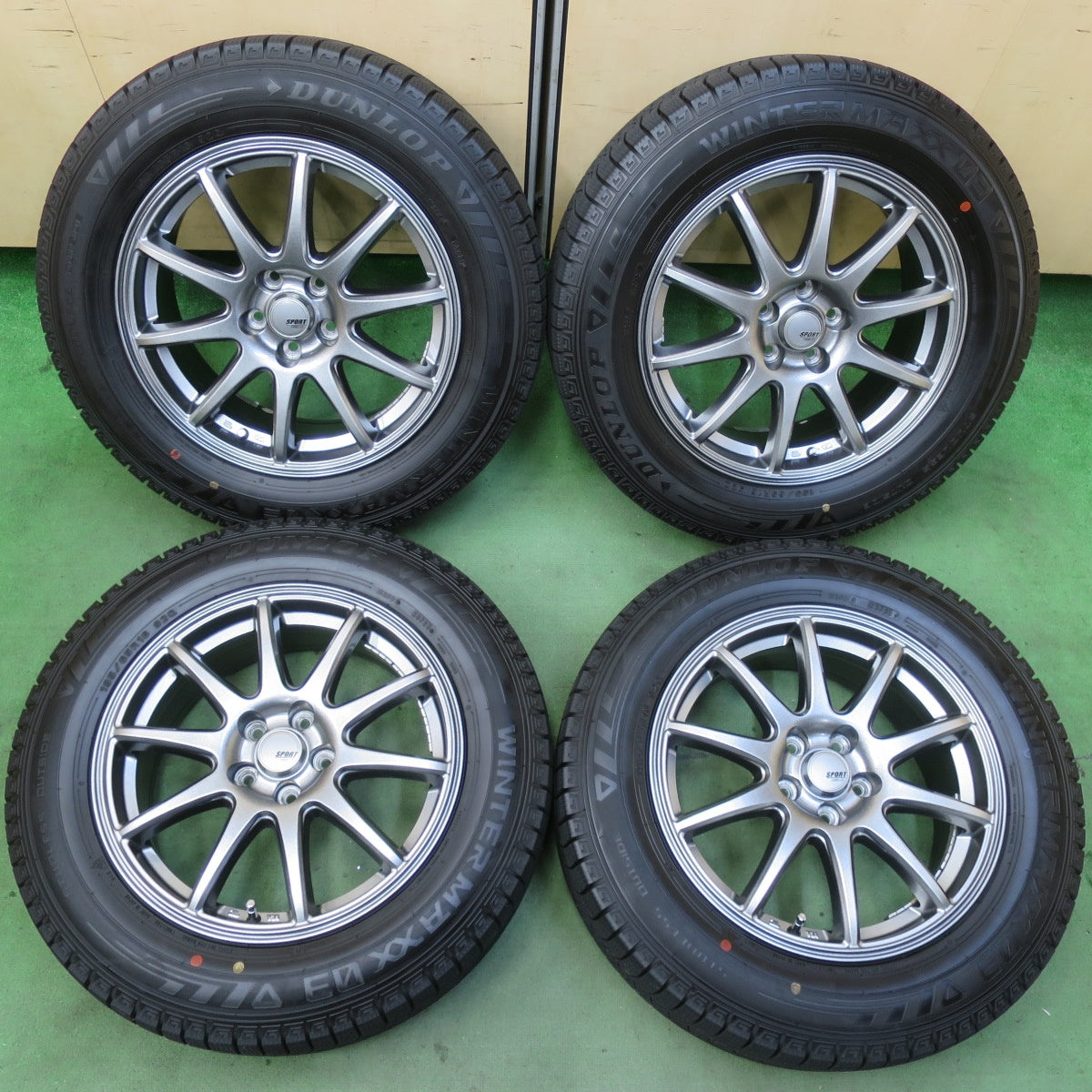 バリ溝！21年！キレイ！9.5分★ライズ ロッキー 等 195/65R16 スタッドレス ダンロップ ウインターマックス 03 SPORT ABELIA スポルト アベリア 16インチ PCD100/5H★5101506イス