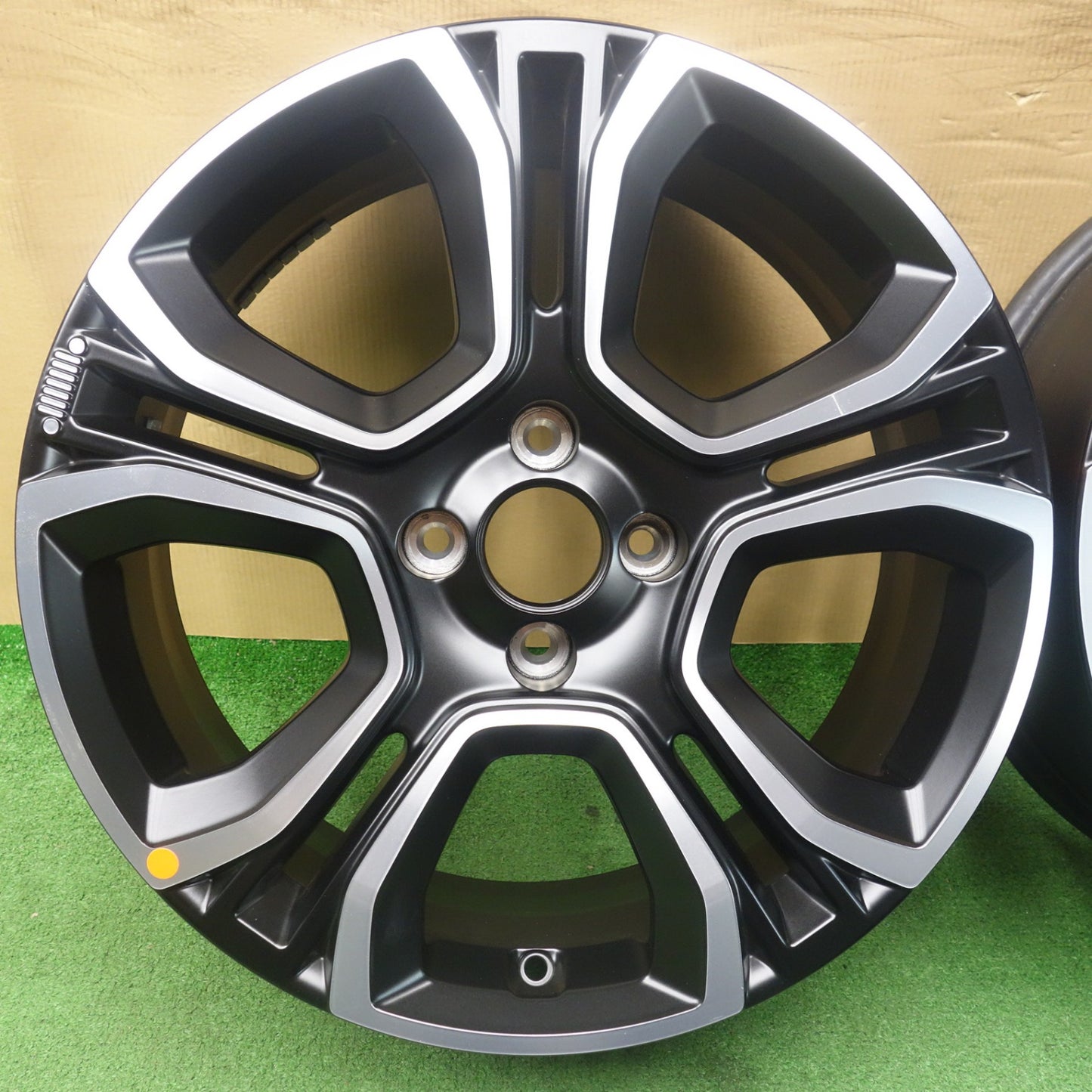 キレイ◎JEEP ジープ アベンジャー 純正 ホイール 18インチ 18×7J PCD108/4H◎6083102KTホ