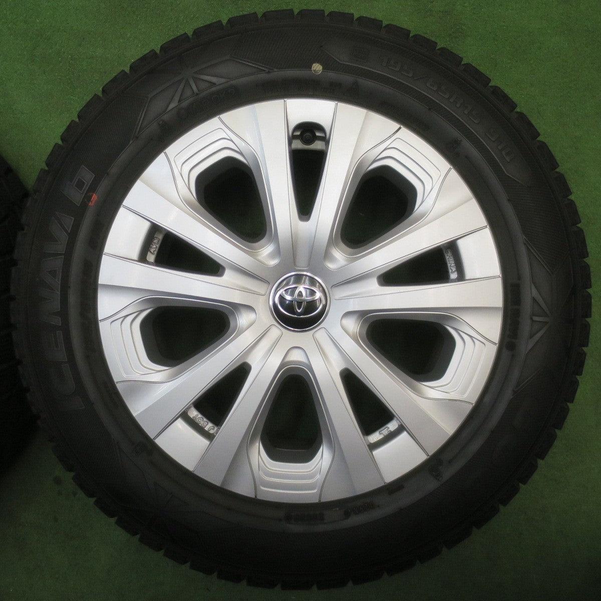 バリ溝！8.5分★トヨタ 50系 プリウス 純正 195/65R15 スタッドレス グッドイヤー アイスナビ6 15インチ PCD100/5H★6052502NJス