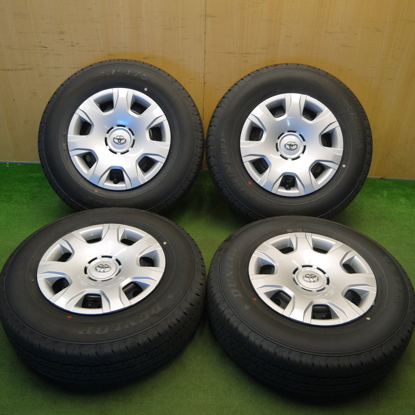 新車外し！25年★トヨタ 200系 ハイエース 純正 スチール 195/80R15 107/105S ダンロップ SP175N 15インチ PCD139.7/6H★6032705Hノ