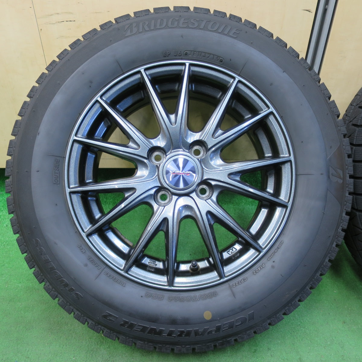 [送料無料] キレイ★スタッドレス 185/70R14 ブリヂストン アイスパートナー2 VELVA SPORTZ ヴェルヴァ 14インチ PCD100/4H★4103004イス