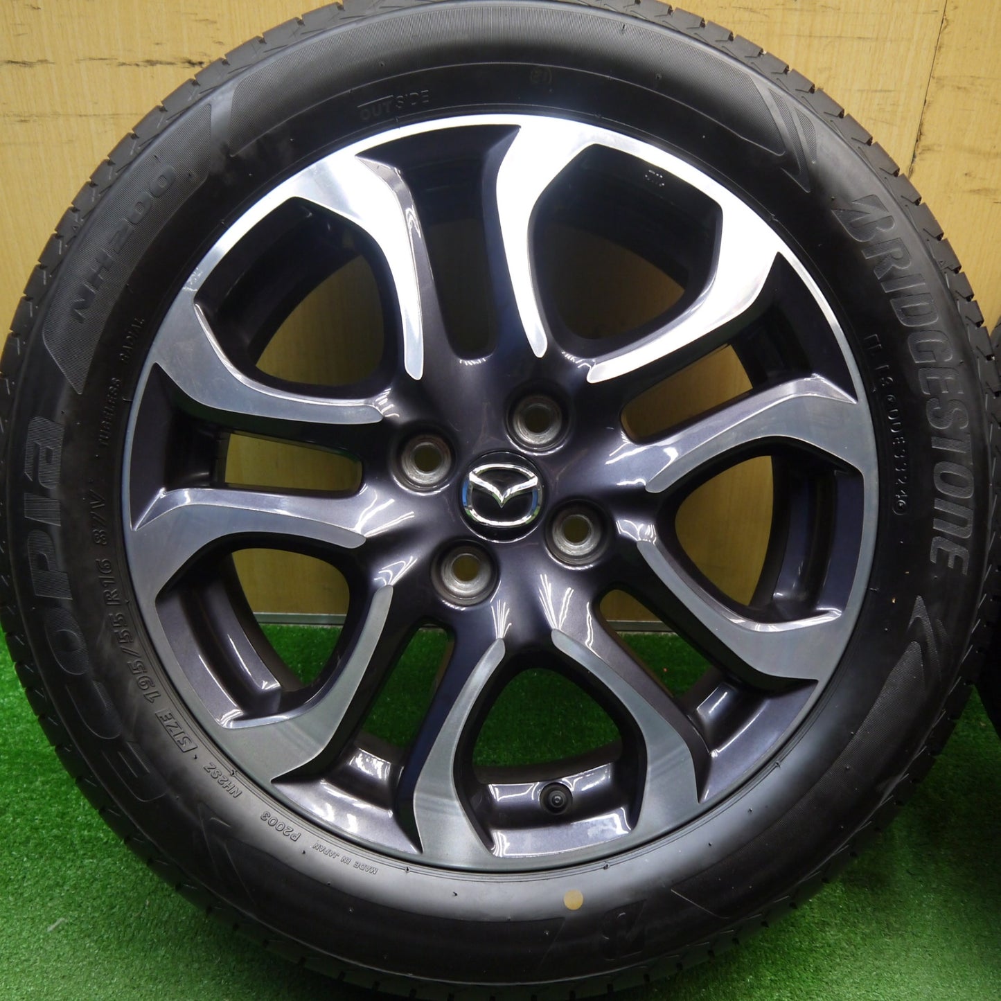 [送料無料] バリ溝！24年！キレイ！9分★マツダ2 純正 195/55R16 ブリヂストン エコピア NH200 16インチ PCD100/4H★5032101Hノ