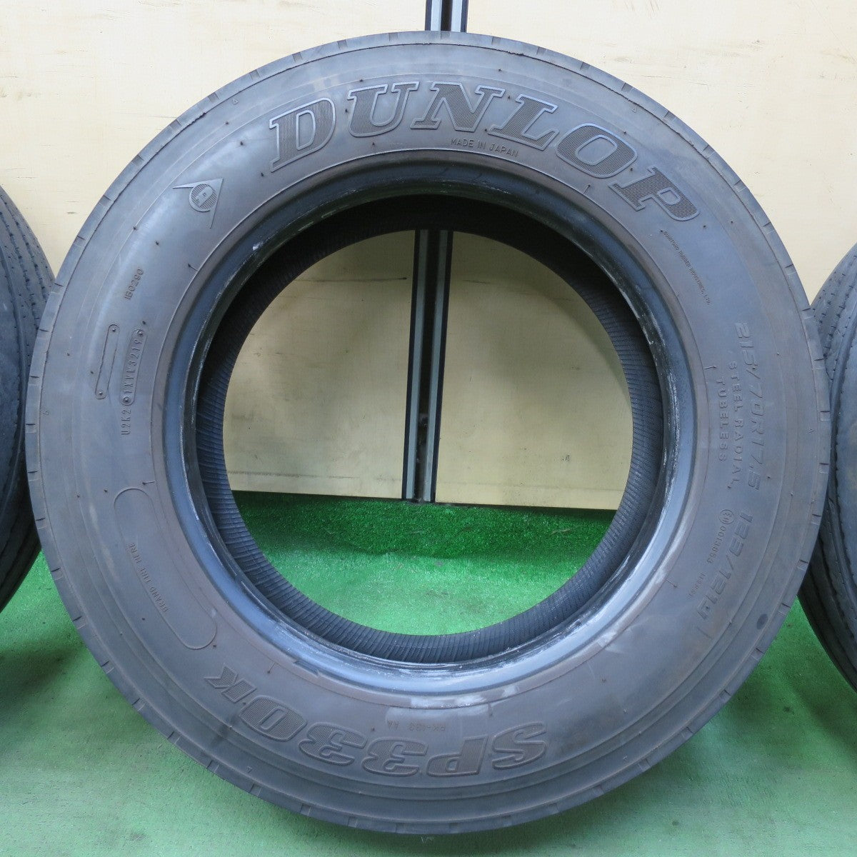 バリ溝！ほぼ10分！6本★トラック タイヤ 215/70R17.5 123/121J ダンロップ SP330K 17.5インチ★5102006イノタ