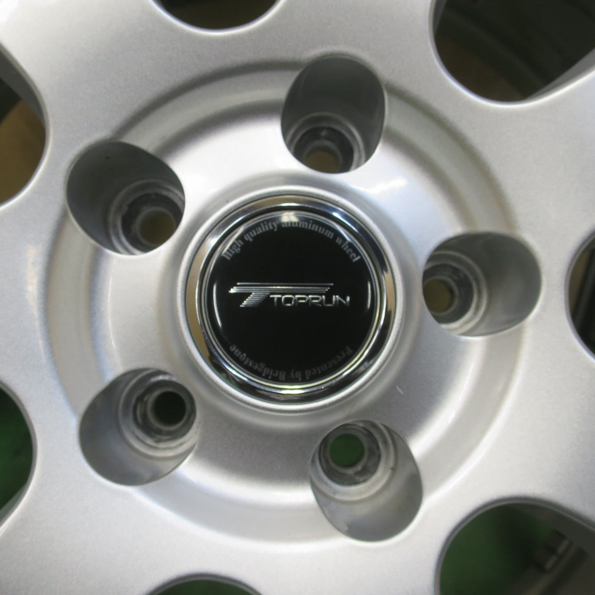 バリ溝！キレイ！9分◎スタッドレス 225/65R17 ブリヂストン ブリザック DM-V3 TOPRUN トップラン 17インチ PCD114.3/5H◎6090410イス