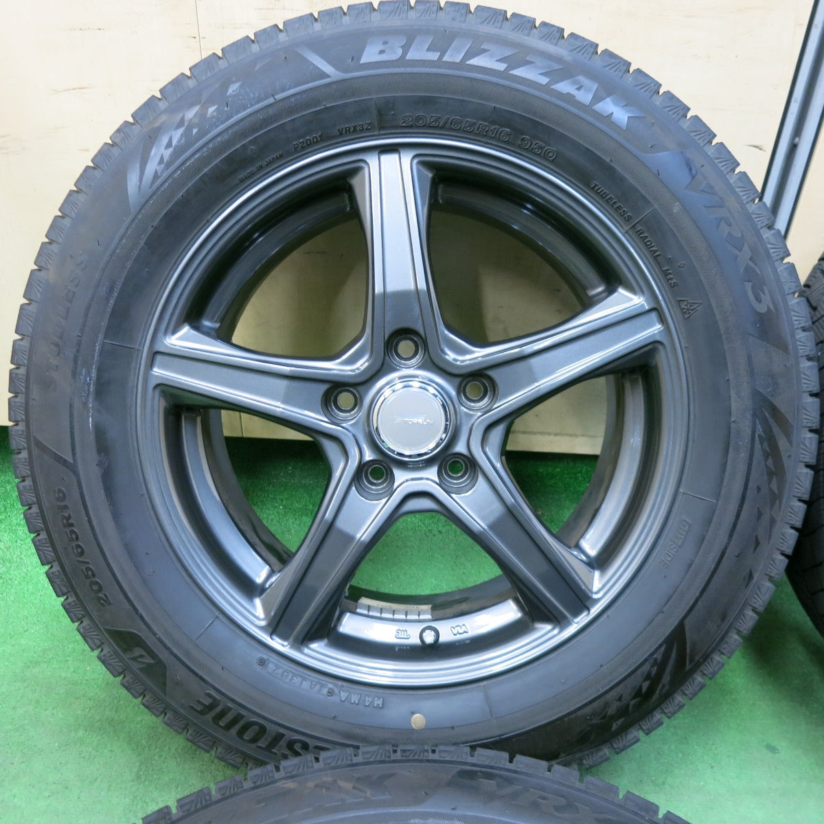 [送料無料] バリ溝！21年！キレイ！9.5分★スタッドレス 205/65R16 ブリヂストン ブリザック VRX3 TOPRUN トップラン 16インチ PCD114.3/5H★4122705SYス