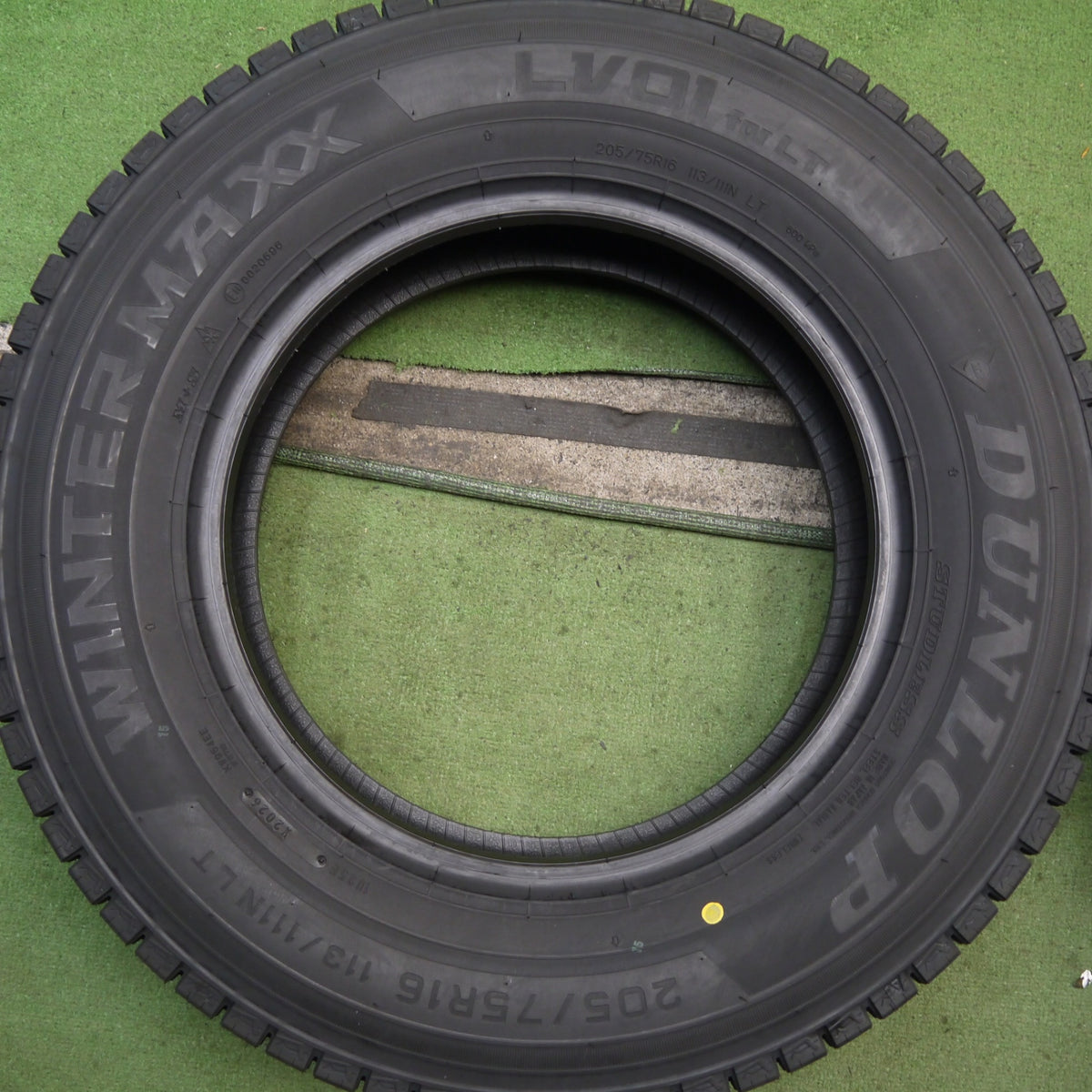 未使用！26年◎トラック タイヤ 205/75R16 113/111N スタッドレス ダンロップ ウインターマックス LV01 for LT 16インチ◎6090807Hスタ