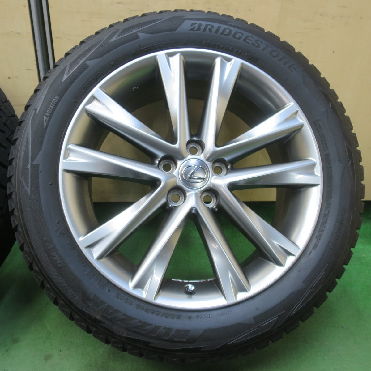 キレイ★レクサス RX Fスポーツ 純正 235/55R19 スタッドレス ブリヂストン ブリザック DM-V2 19インチ PCD114.3/5H★6030310イス