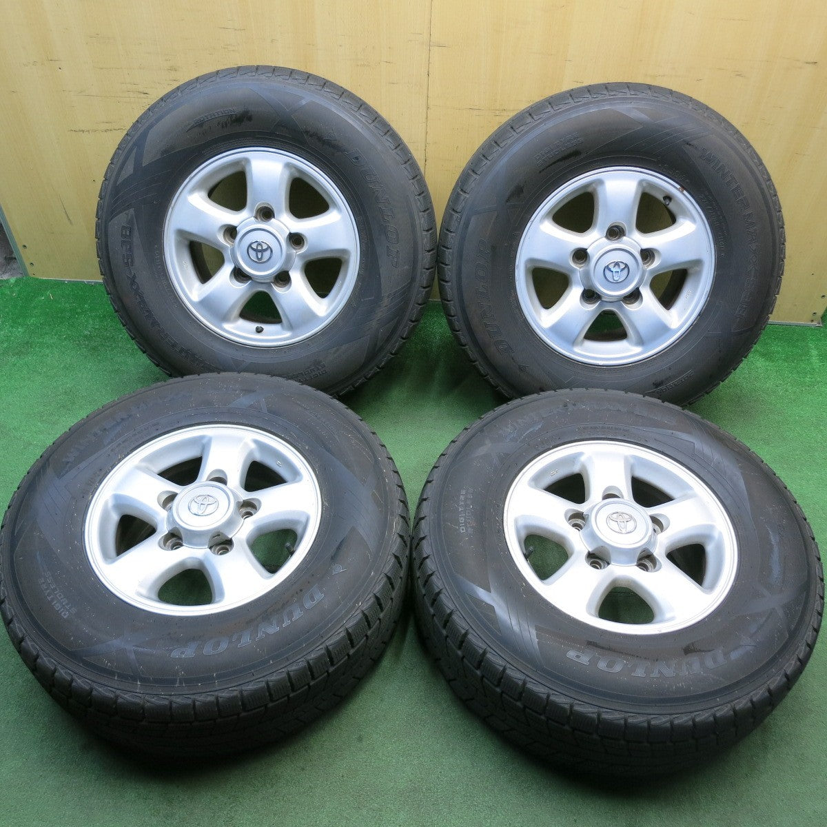 バリ溝！8.5分★トヨタ ランクル 100 純正 275/70R16 スタッドレス ダンロップ ウインターマックス SJ8 SJ8+ 16インチ PCD150/5H★6053109HAス
