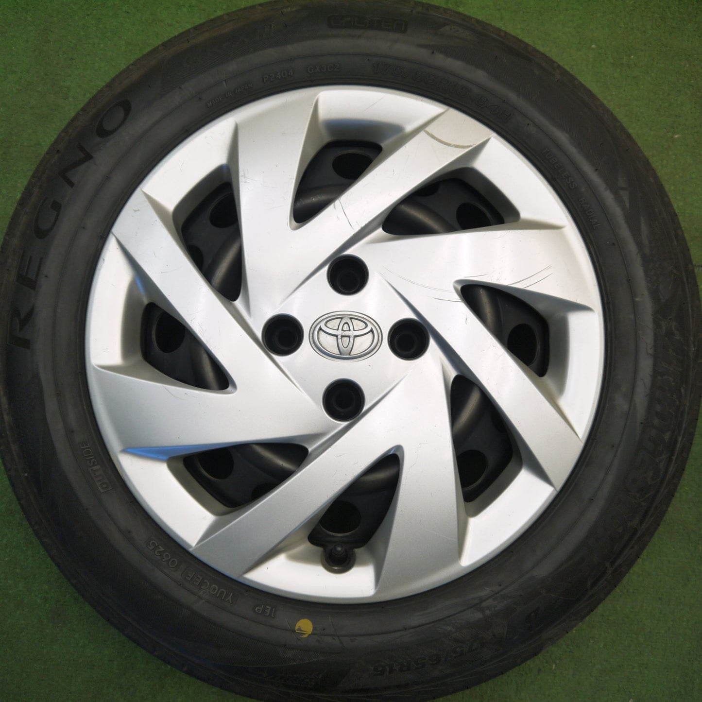 バリ溝！25年！9.5分★トヨタ アクア 純正 スチール 175/65R15 ブリヂストン レグノ GR-X3 15インチ PCD100/4H★6032307Hノ