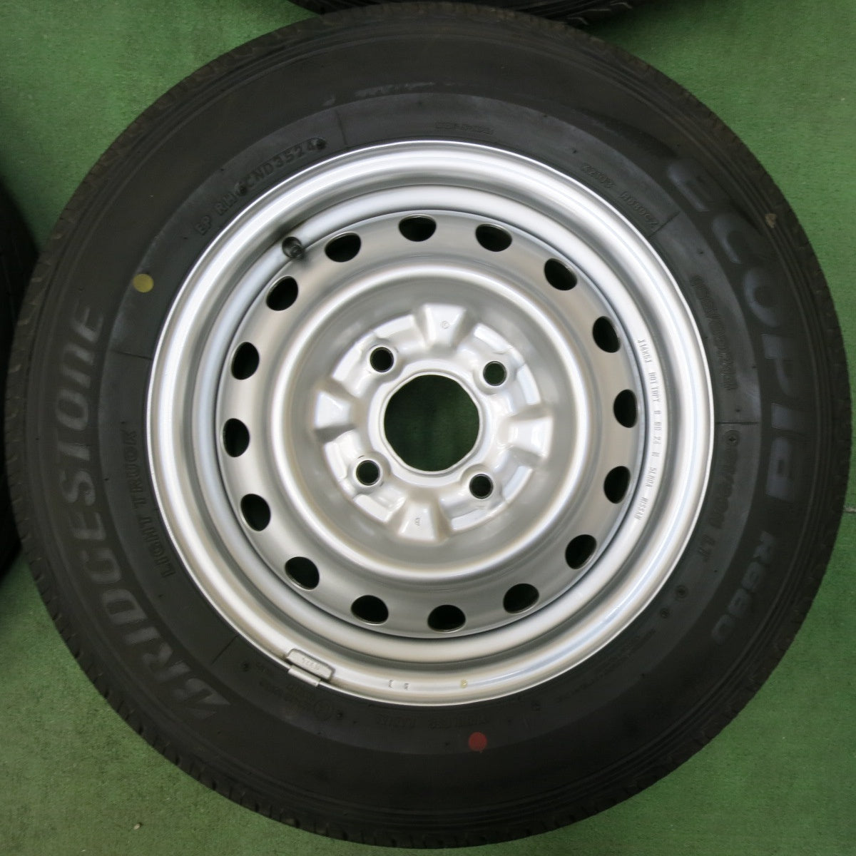 [送料無料] バリ溝！24年！キレイ！ほぼ10分★165/80R14 91/90N 97/95N ブリヂストン エコピア R680 スチール 14インチ PCD114.3/4H★4122713SYノ