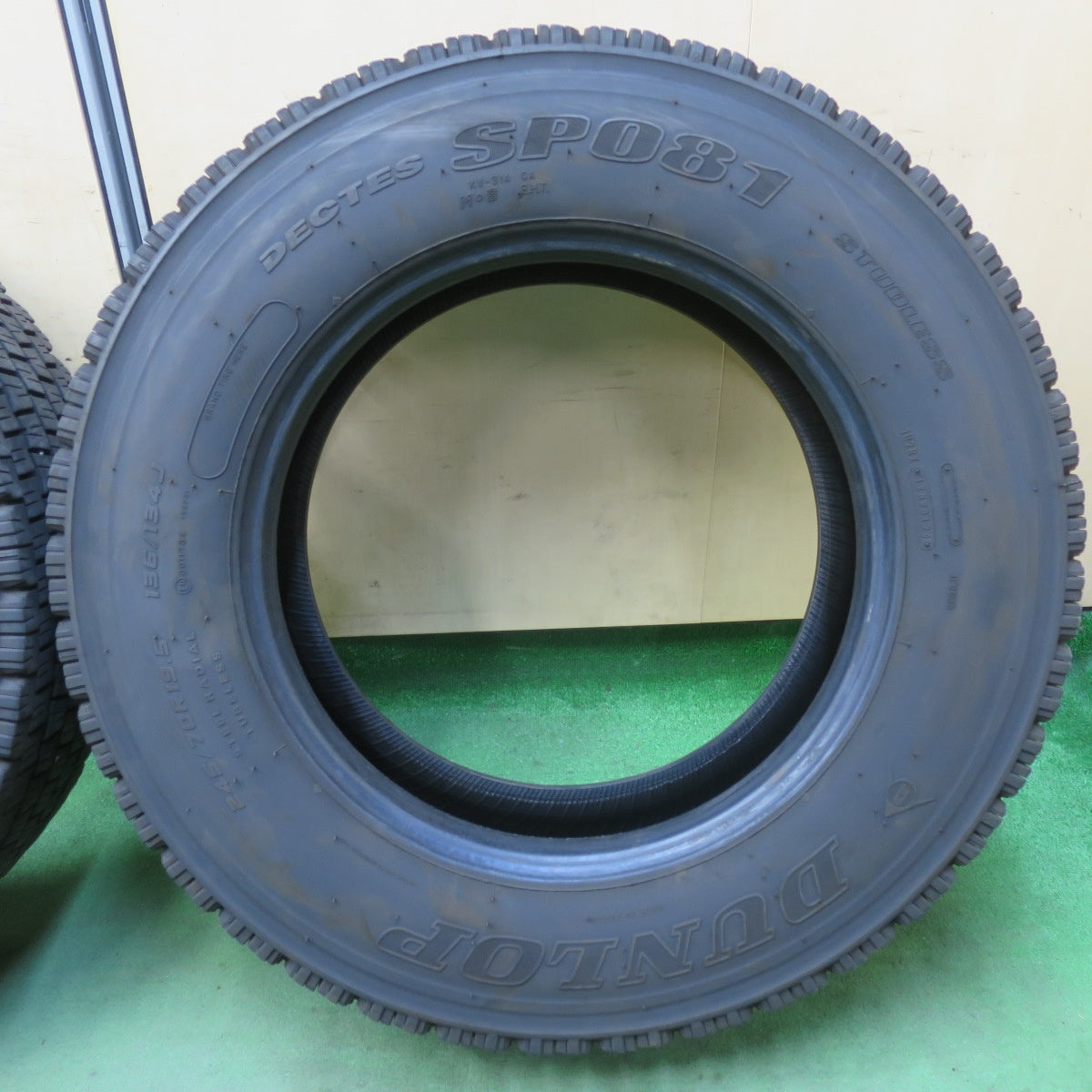 2本価格！24年★トラック タイヤ 245/70R19.5 136/134J スタッドレス ダンロップ デクテス SP081 DECTES 19.5インチ★5103117イスタ