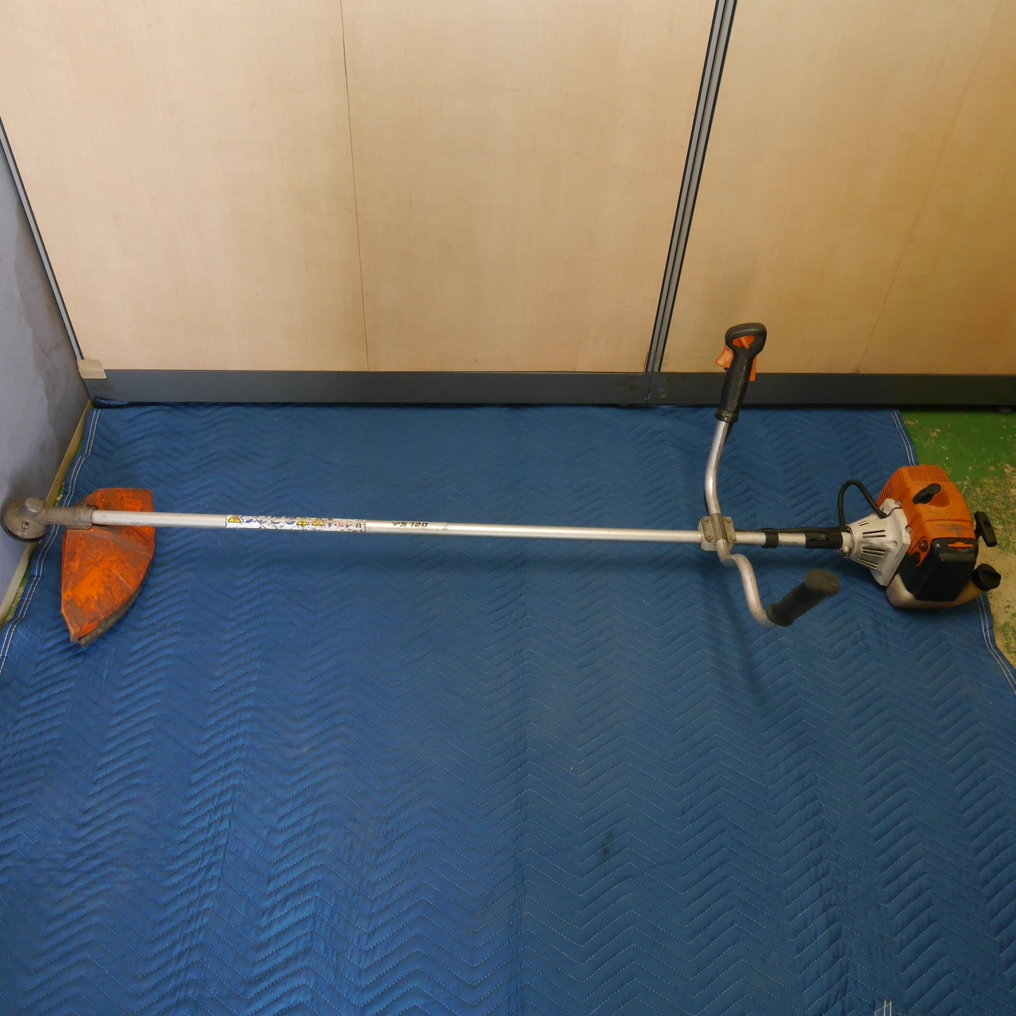 【岐阜発 直接引取限定】☆STIHL スチール エンジン 刈払機 FS120 刈り払い機 草刈機 草刈り機 114dB☆