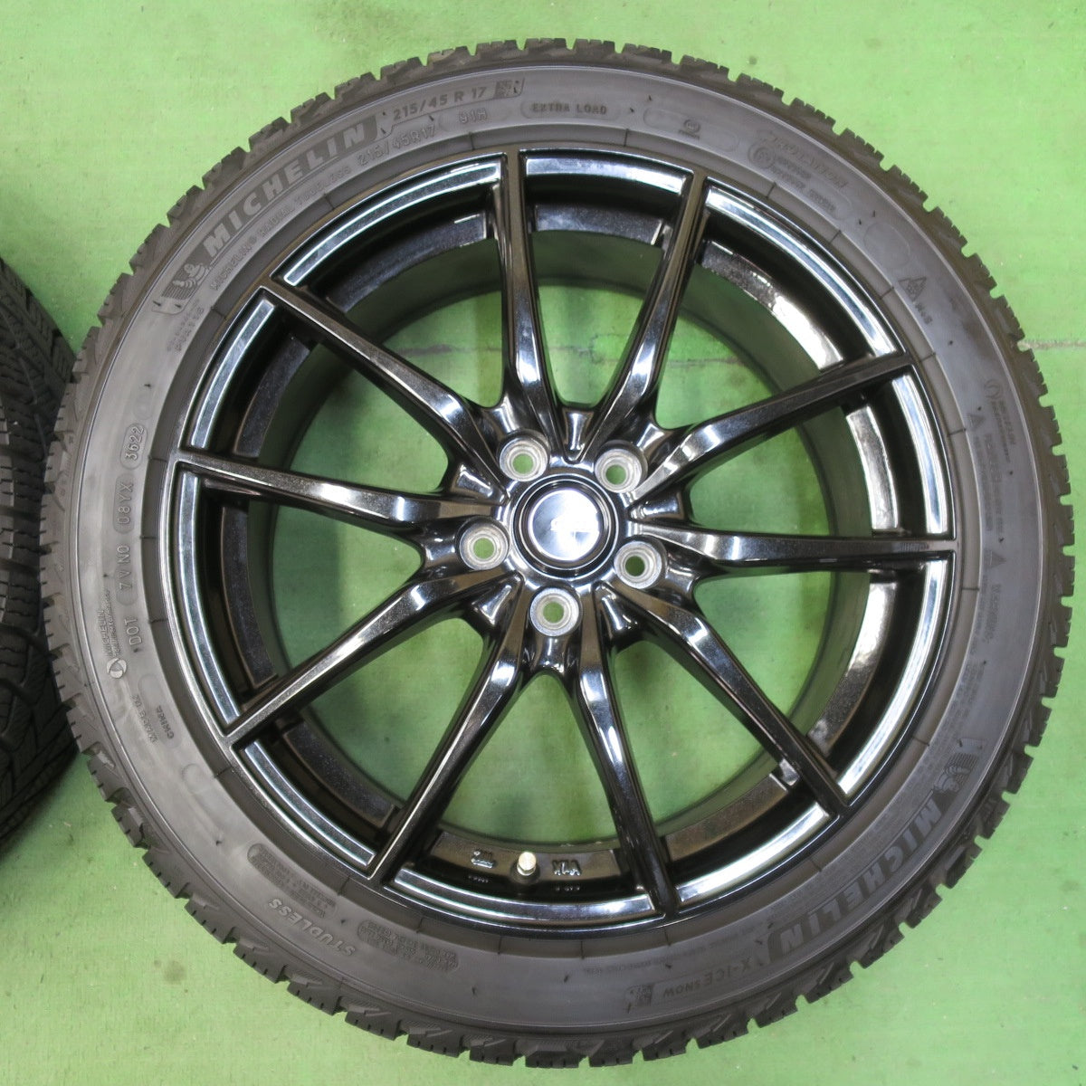 バリ溝！22年！キレイ！9.5分★G.Speed プリウス 等 215/45R17 スタッドレス ミシュラン X-ICE SNOW Gスピード 17インチ PCD100/5H★5041207イス