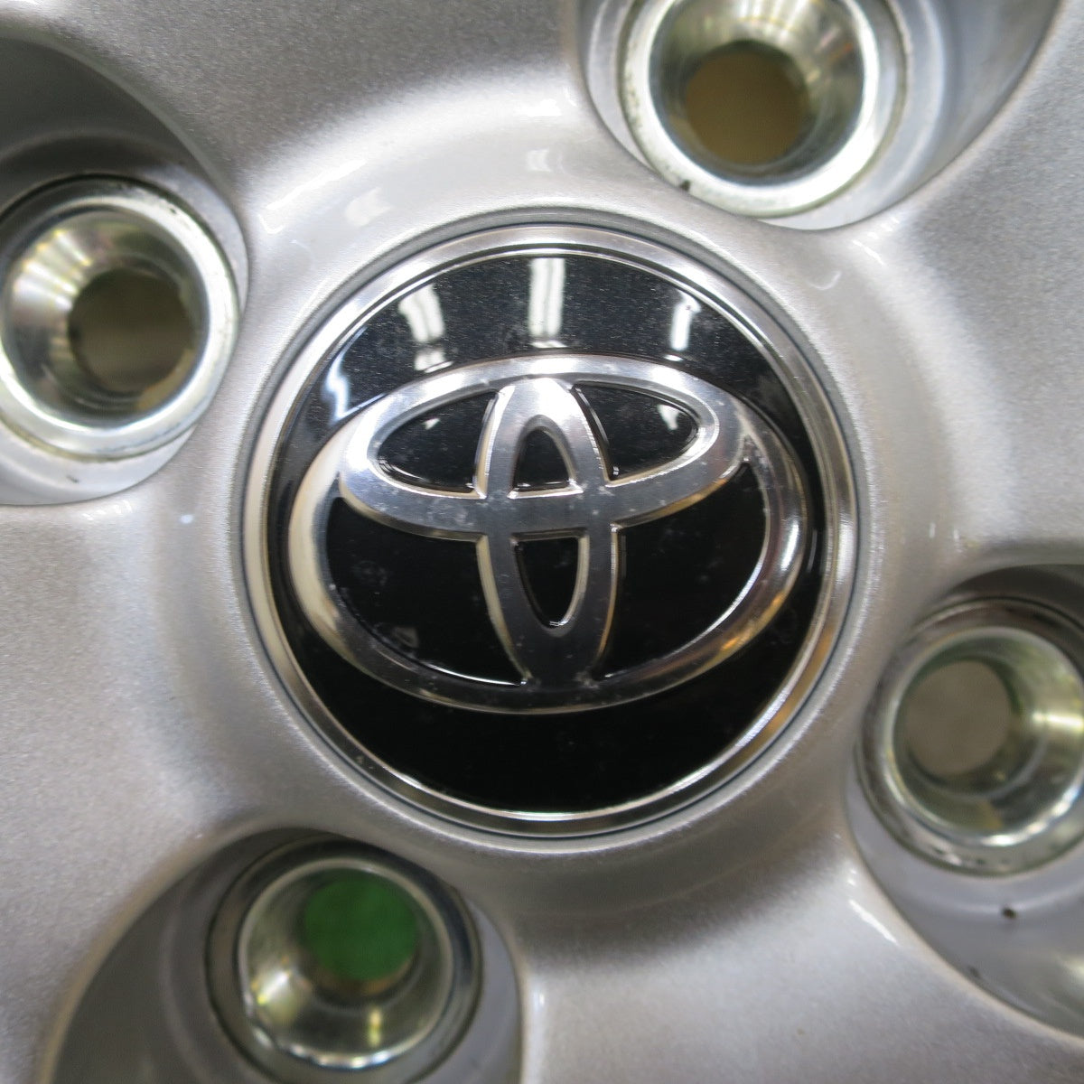 新車外し！付属品付き★トヨタ ライズ ダイハツ ロッキー 純正 ホイール 16インチ 16×6J PCD100/4H★6061204NGホ