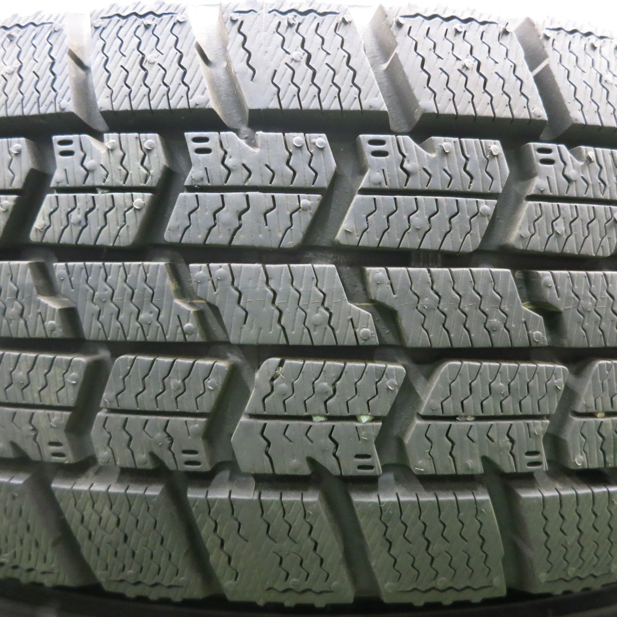 *送料無料* バリ溝！23年！キレイ！ほぼ10分★スタッドレス 155/65R14 グッドイヤー アイスナビ7 EMBELY 14インチ PCD100/4H★4062805HAス