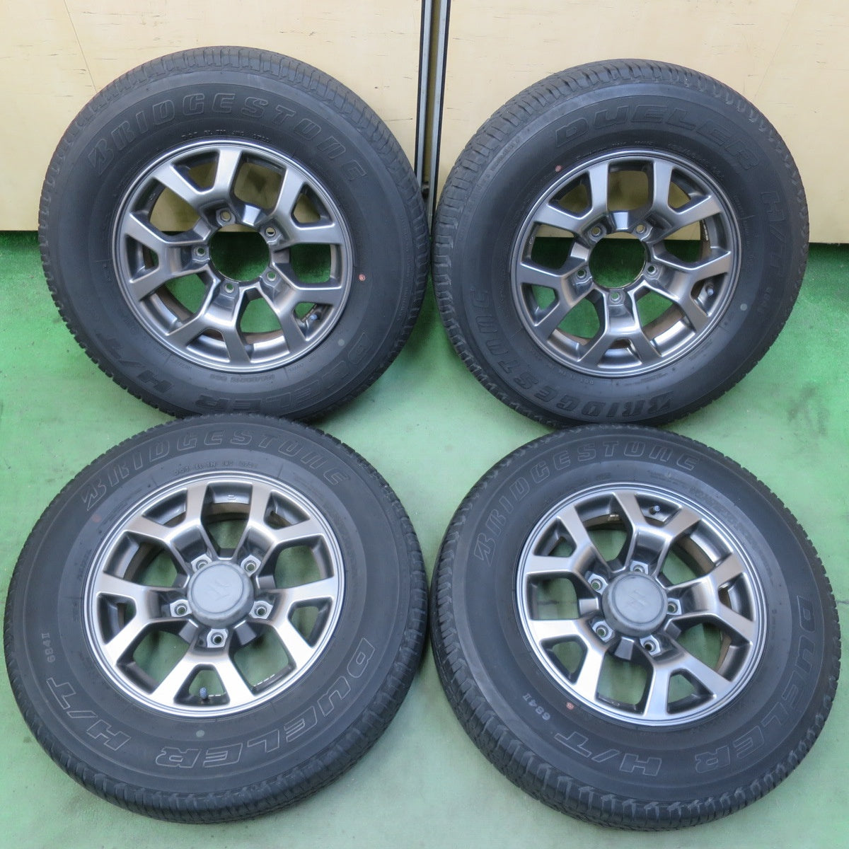 バリ溝！キレイ！8.5分★スズキ JB74W ジムニー シエラ 純正 195/80R15 ブリヂストン デューラー H/T 684Ⅱ DUELER 15インチ PCD139.7/5H★6040901イノ