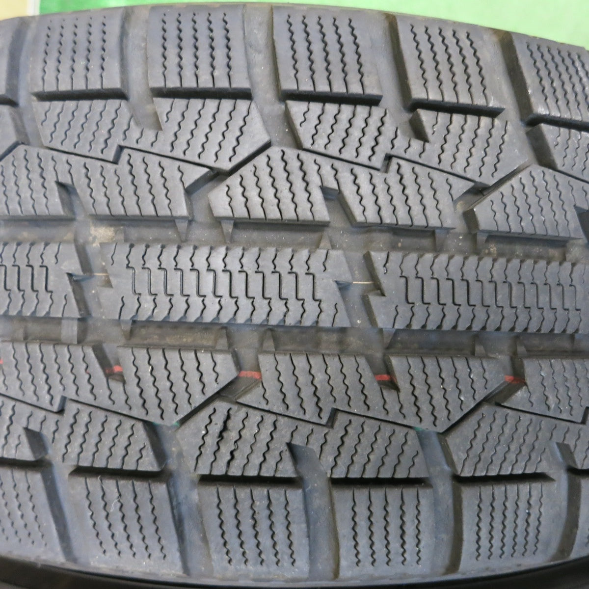 バリ溝！23年！キレイ！9.5分★プリウス 等 195/65R15 スタッドレス トーヨー オブザーブ ガリット GIZ SCHNEIDER シュナイダー 15インチ PCD100/5H★6052308HAス