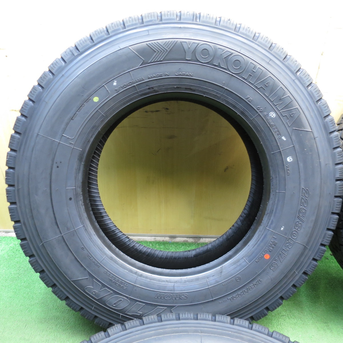 札幌発 引取OK YK 710R 225/80R17.5 123/122L 17.5インチ トラックタイヤ 夏タイヤ ミックス 2本 25年製 バリ溝 4t ファイター等　(STT139) 札幌発 引取OK YK 710R 225/80R17.5 123/122L 17.5インチ トラック