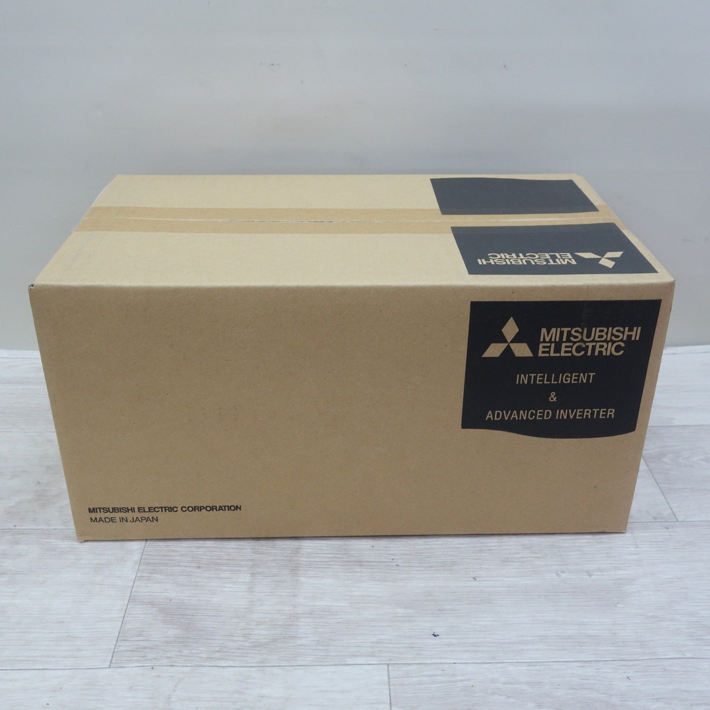 [送料無料] 未使用☆三菱電機 インバータ FR-A820-3.7K-1 2024年製 A800シリーズ 三相 200V 3.7kW☆