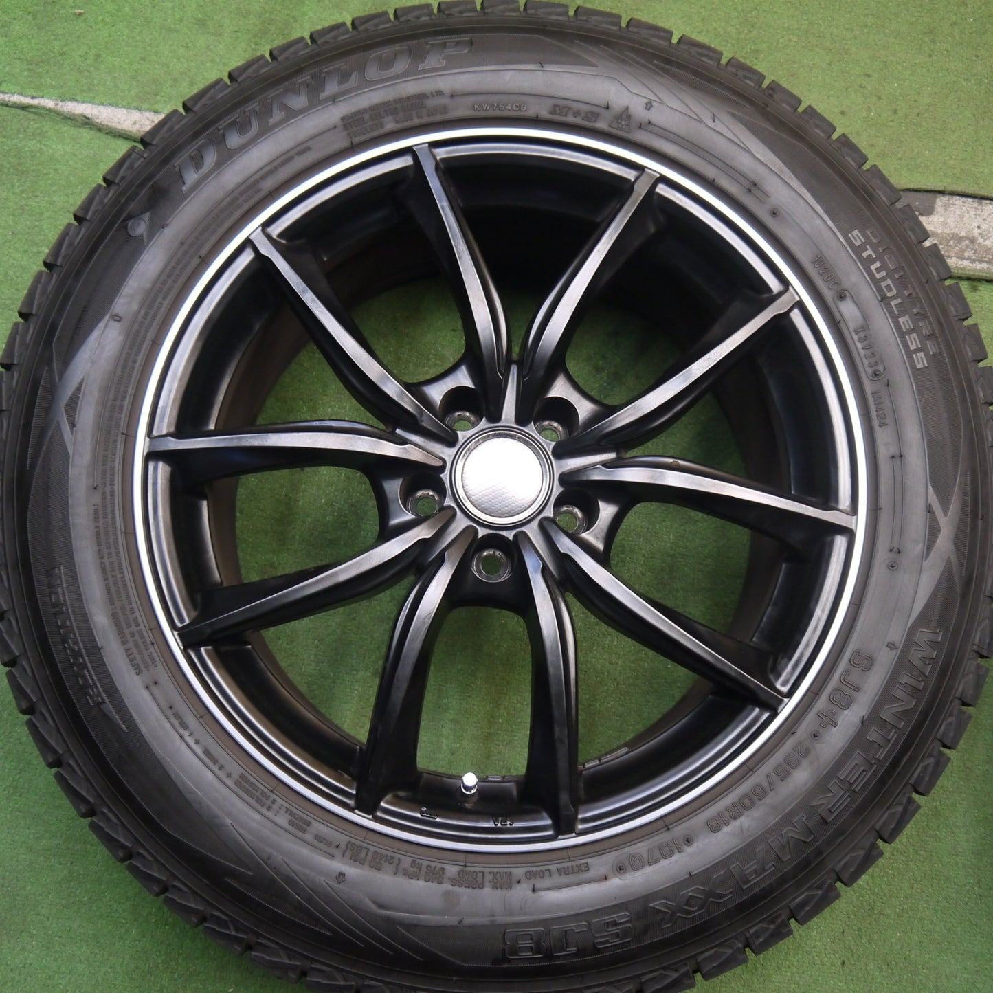バリ溝！23年！キレイ！9.5分★ポルシェ マカン 等 EUROTECH MP-LINE 235/60R18 スタッドレス ダンロップ ウインターマックス SJ8+ ユーロテック PCD112/5H★5082203Hス