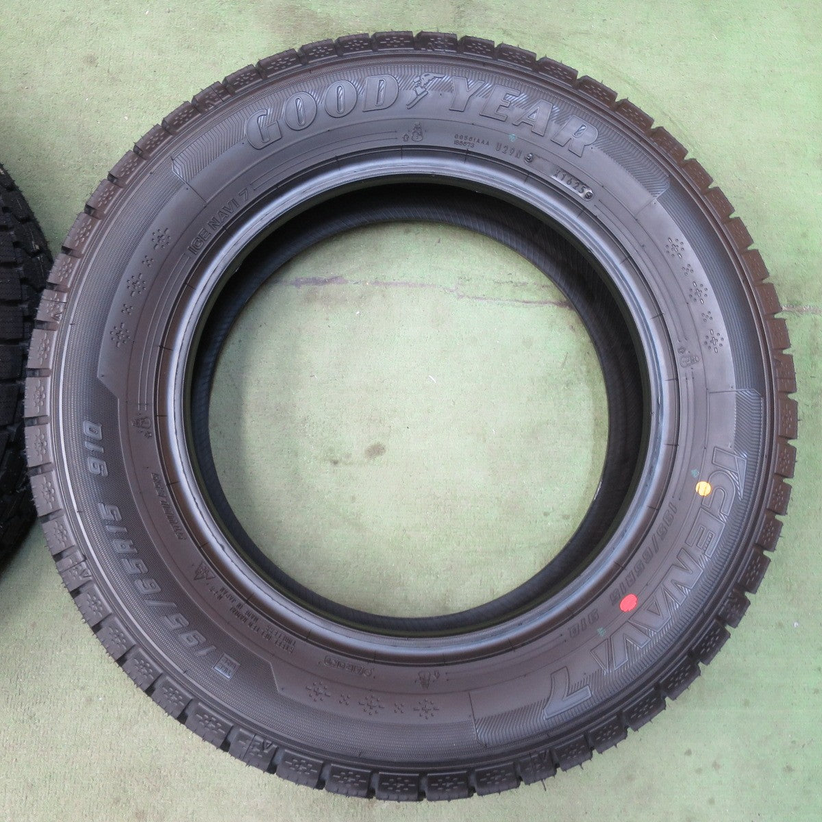 未使用！25年★スタッドレス 195/65R15 グッドイヤー アイスナビ7 タイヤ 15インチ プリウス ノア ヴォクシー 等★6022101イスタ
