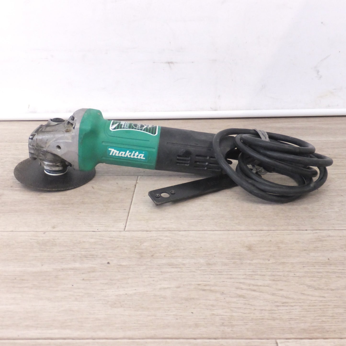 [送料無料] ★マキタ makita 100mm ディスクグラインダ M965　100V～ 7.4A 50-60Hz 720W★