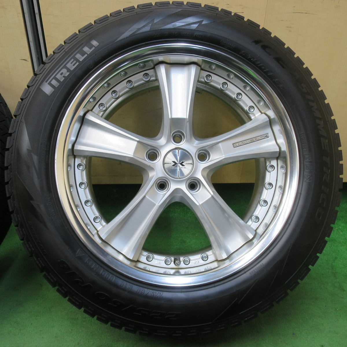 [送料無料] バリ溝！8.5分★スタッドレス 225/60R18 ピレリ アイスアシンメトリコ MAVERICK マーベリック 005S SL 18インチ PCD114.3/5H★5022402イス