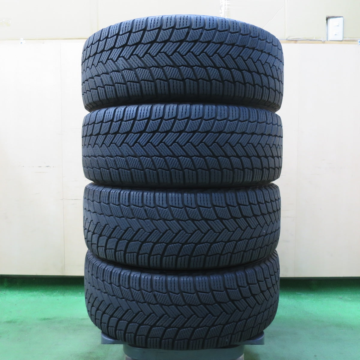 バリ溝！22年！キレイ！9.5分★G.Speed プリウス 等 215/45R17 スタッドレス ミシュラン X-ICE SNOW Gスピード 17インチ PCD100/5H★5041207イス