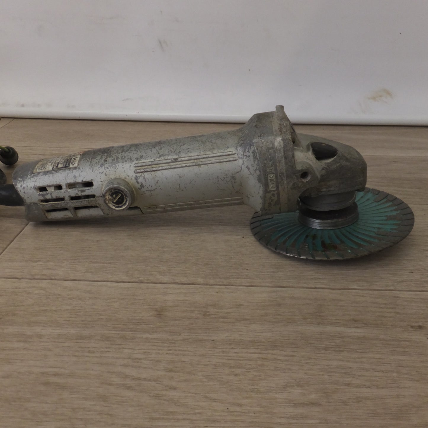 [送料無料] ★マキタ makita 125mm ディスクグラインダ 9532　100V 720W 50-60Hz★