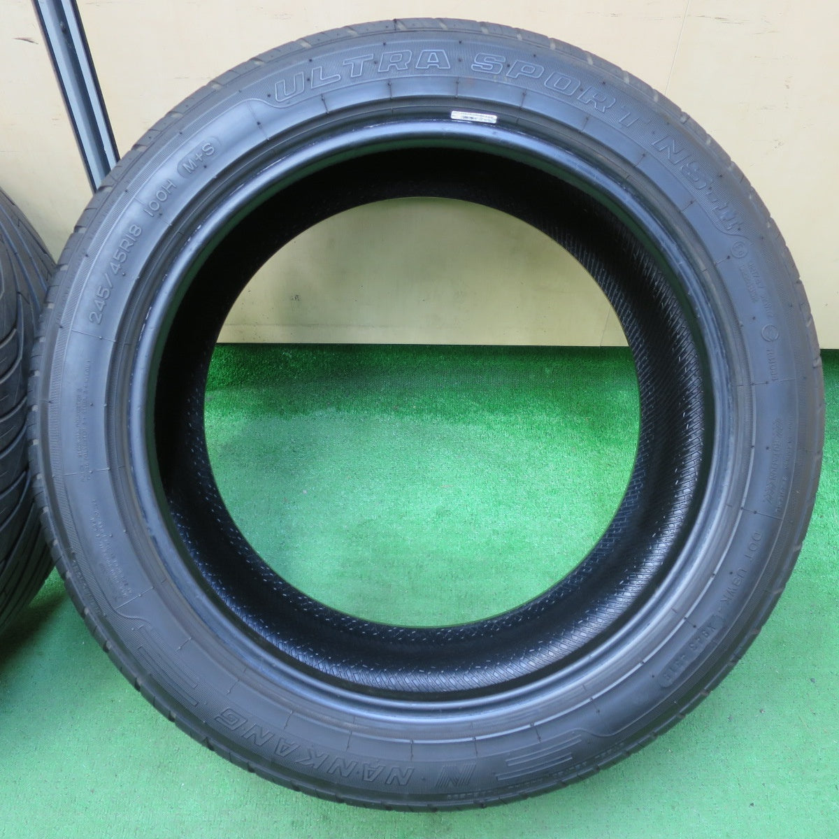 *送料無料* バリ溝！9.5分★245/45R18 ナンカン ウルトラ スポーツ NS-2 タイヤ 18インチ アルファード ヴェルファイア マークX スカイライン等★4090301イノタ