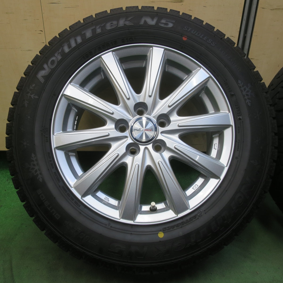 超バリ溝！23年！キレイ！ほぼ10分★プリウス 等 195/65R15 スタッドレス オートバックス ノーストレック N5 JOKER ジョーカー 15インチ PCD100/5H★6060410イス