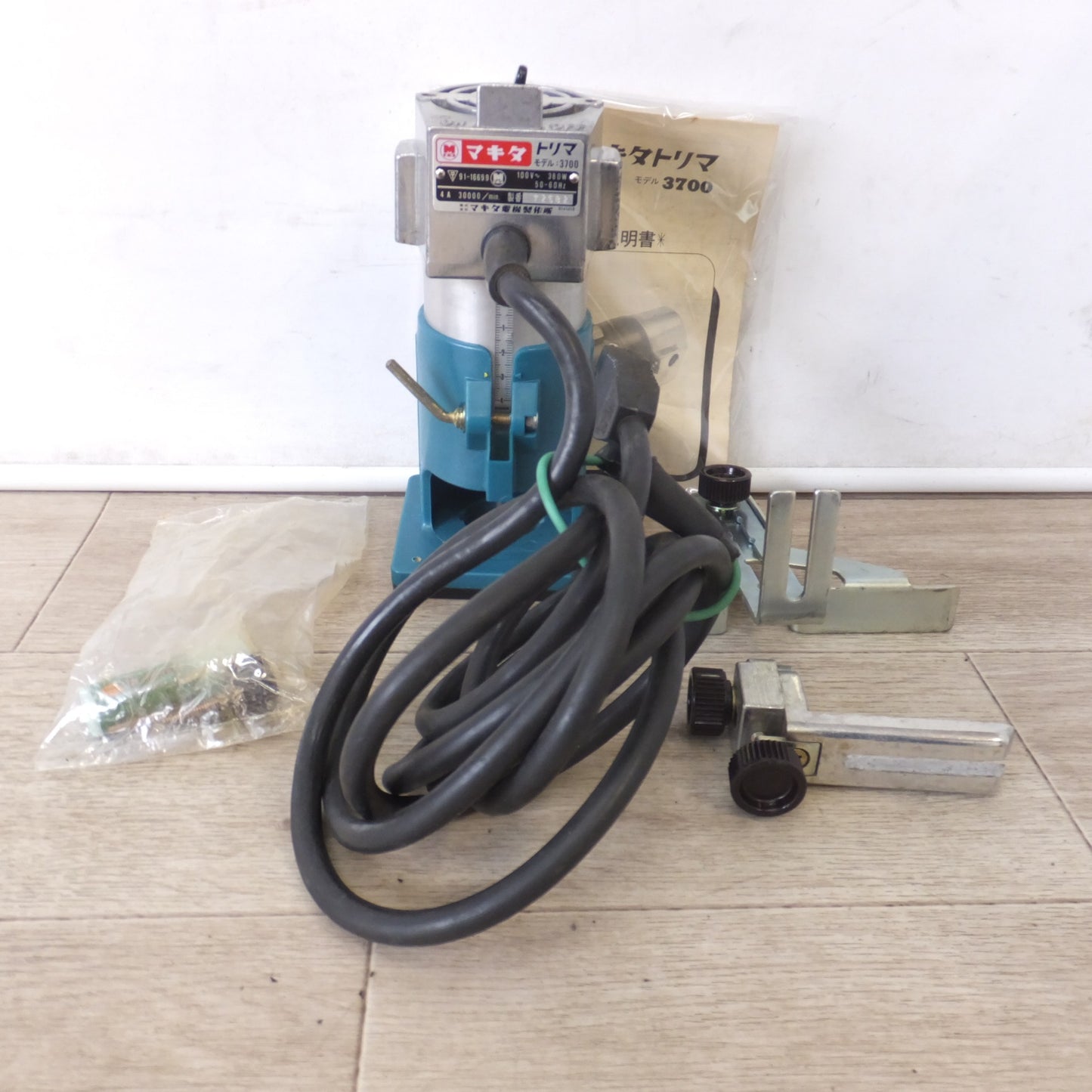 [送料無料] ★マキタ makita トリマ 3700　100V～ 380W 50-60Hz 4A 30000/min.★
