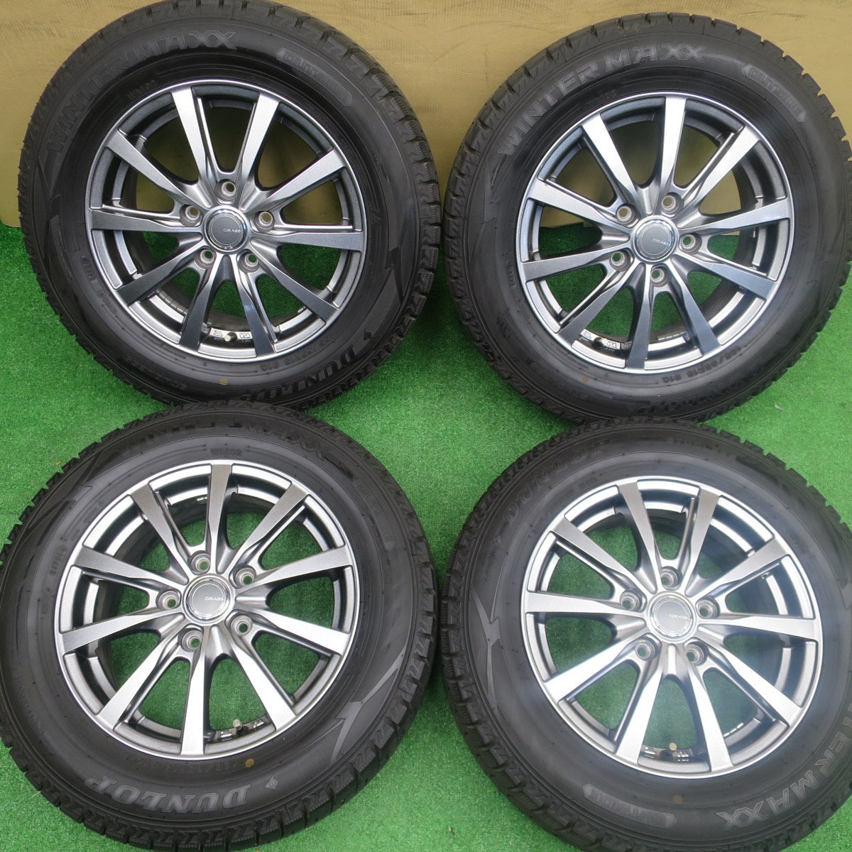 バリ溝！24年！キレイ！ほぼ10分★スタッドレス 195/65R15 ダンロップ ウインターマックス WM02 GRASS グラス 15インチ PCD114.3/5H★5121803NKス