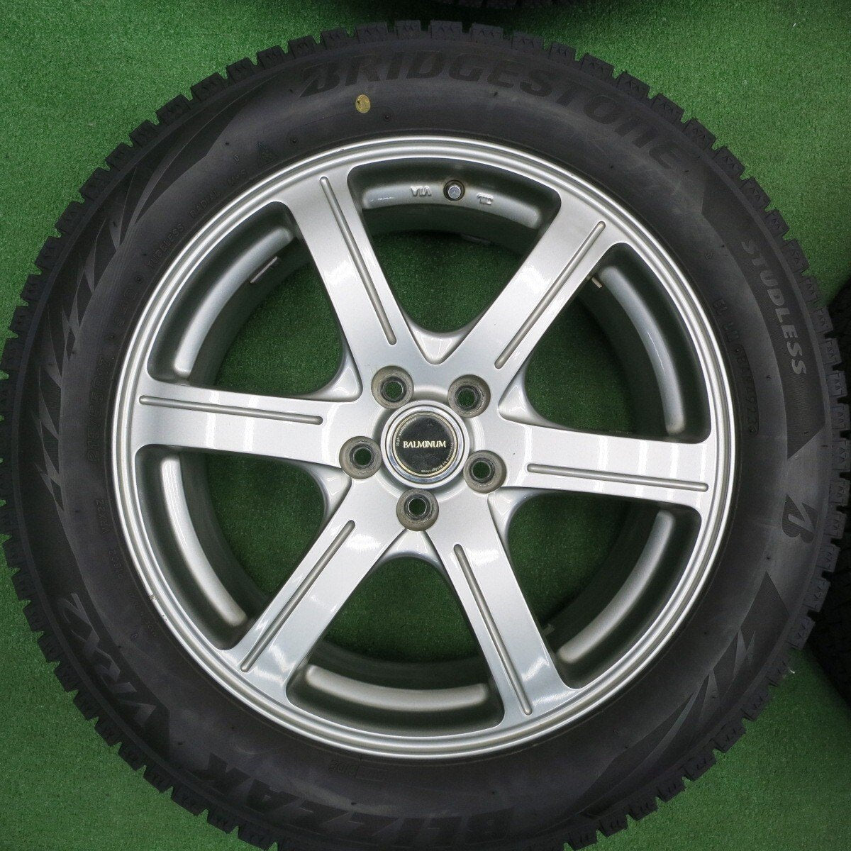 バリ溝！23年！9.5分★フォレスター 等 215/55R17 スタッドレス ブリヂストン ブリザック VRX2 BALMINUM バルミナ 17インチ PCD100/5H★5020301TNス