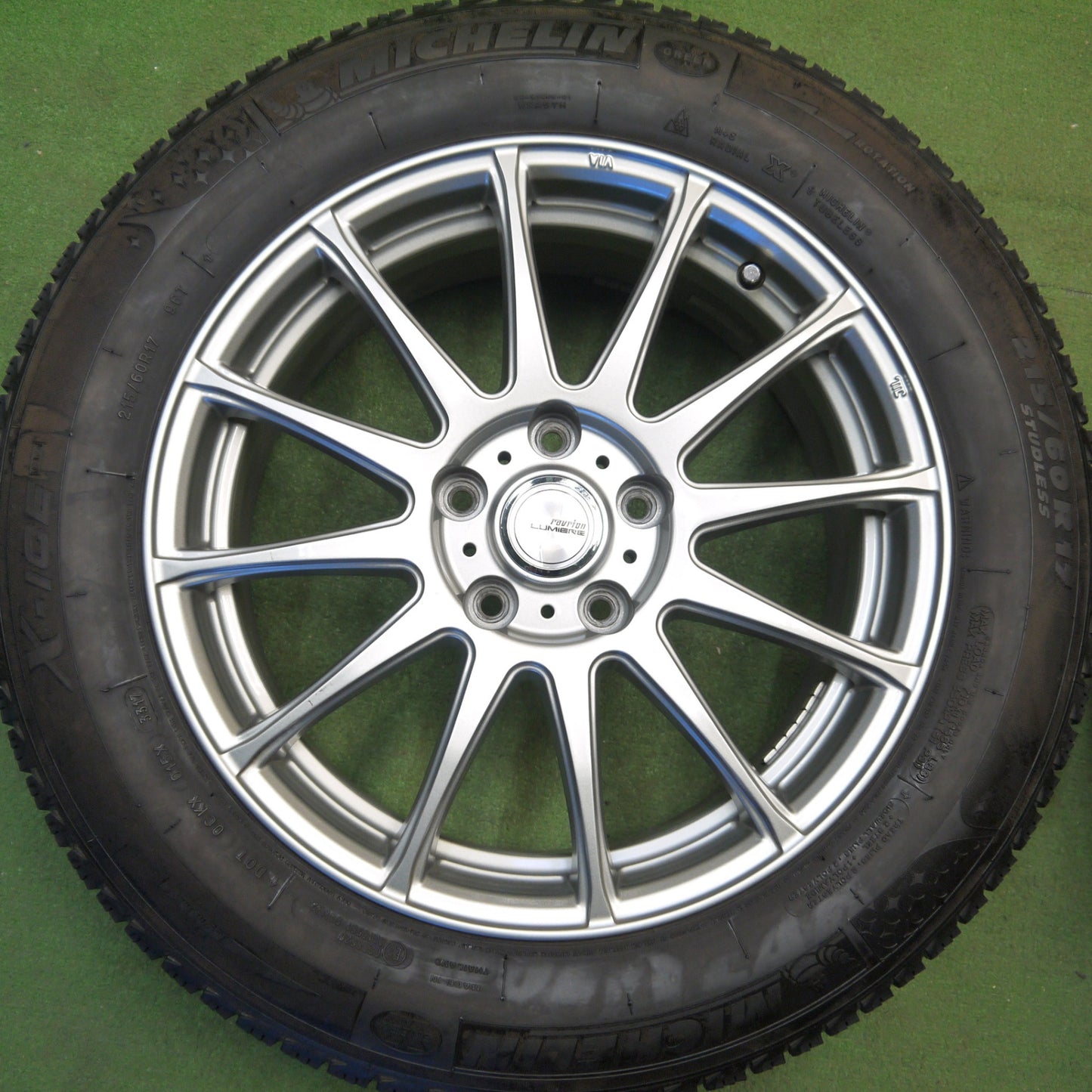 バリ溝！キレイ！9.5分以上★スタッドレス 215/60R17 ミシュラン X-ICE XI3 SNOW ravrion LUMIERE ラブリオン 17インチ PCD114.3/5H★6032401Hス