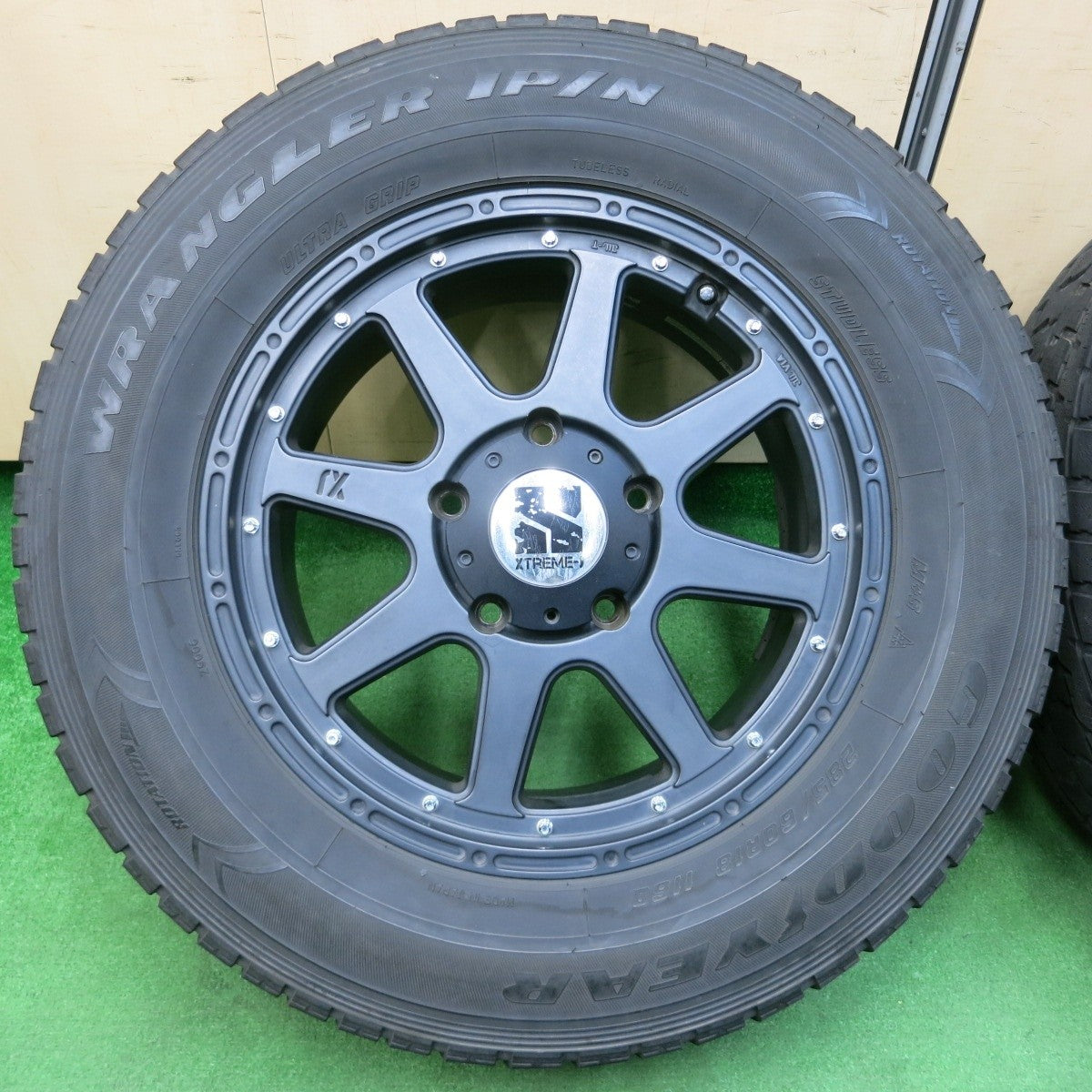 キレイ★ランクル 等 XTREME-J XJ 285/60R18 スタッドレス グッドイヤー ラングラー IP/N PCD150/5H★4022605イス