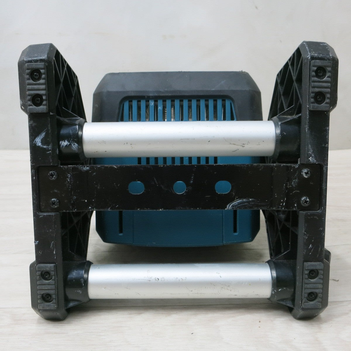 [送料無料] ◆makita マキタ 充電式スタンドライト ML811 14.4V/18V 防塵 防水 ワークライト 本体のみ◆