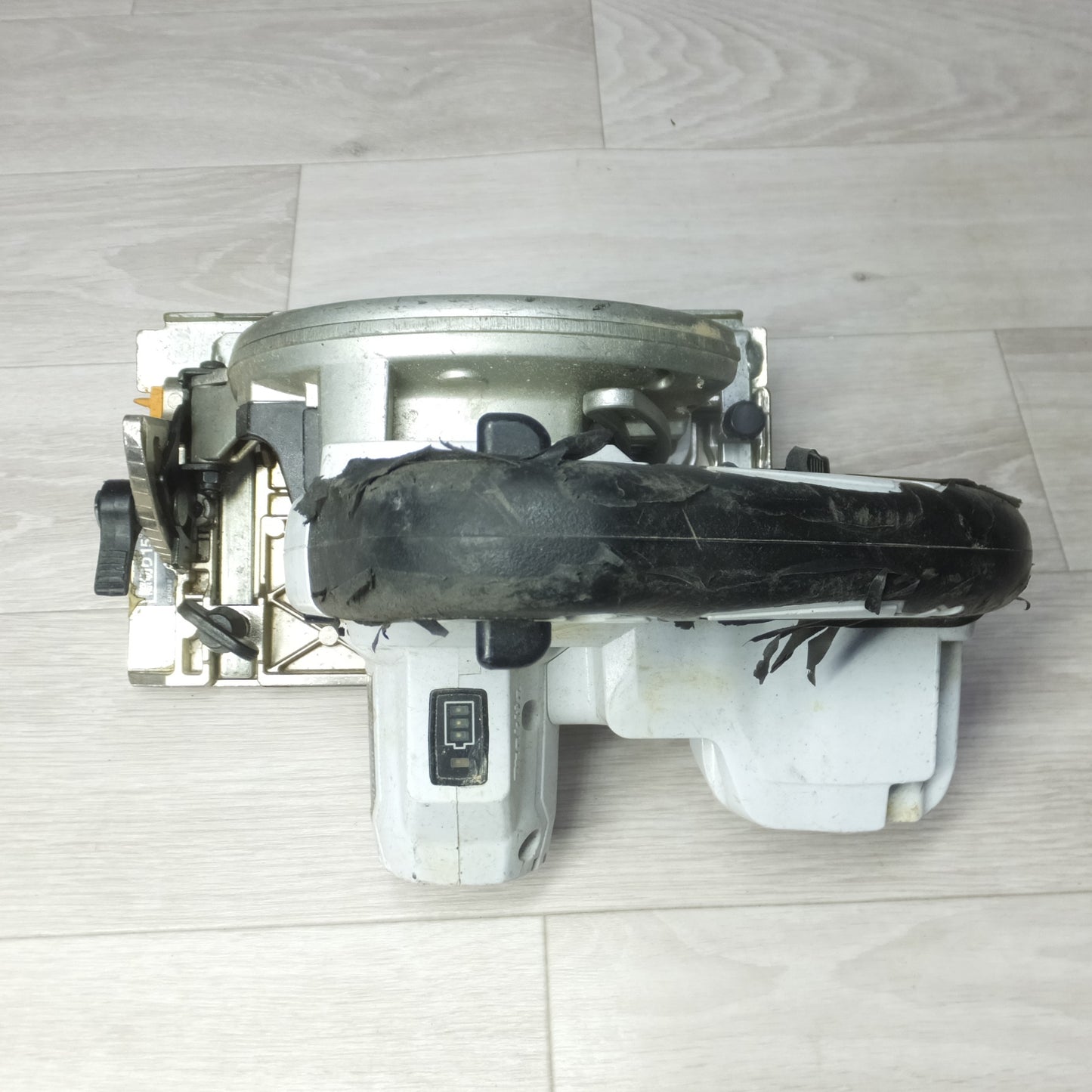 [送料無料] ◆makita マキタ 125mm 充電式マルノコ HS471D 18V 切断機 丸のこ 本体のみ◆