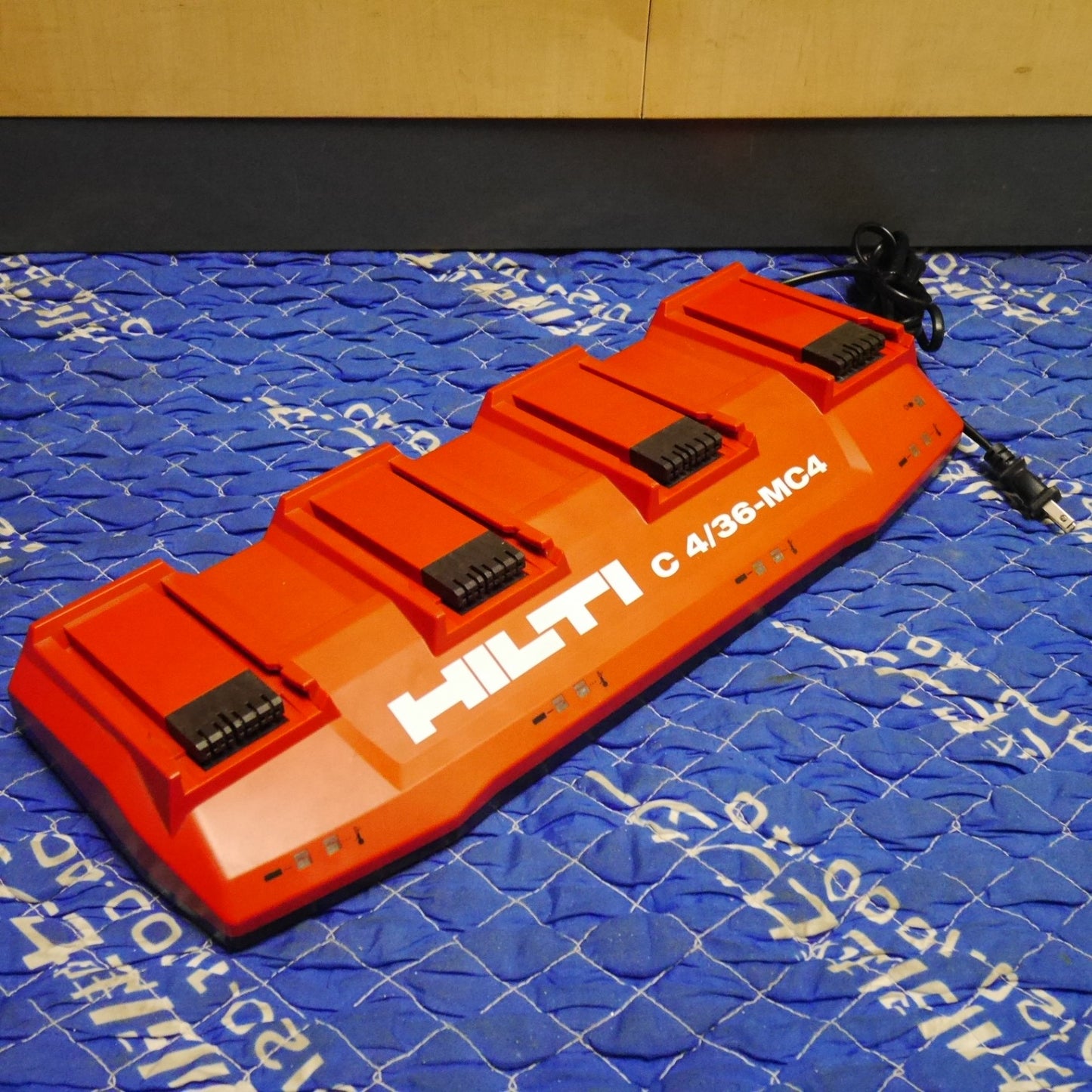 [送料無料] ☆HILTI ヒルティ マルチ チャージャー 4個口 充電器 C4/36-MC4 01 7.2V-36V 電動 工具に 100V②☆