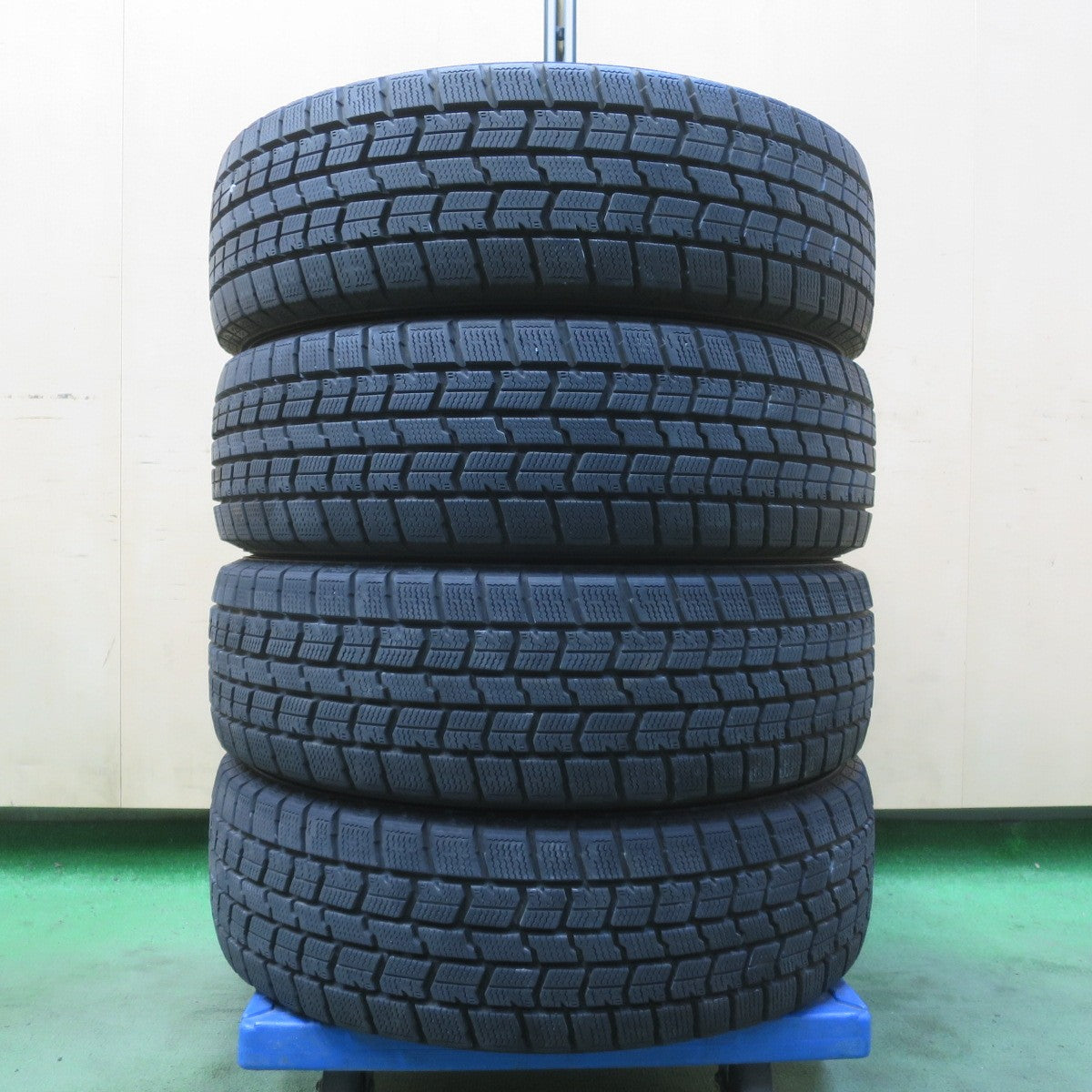 バリ溝！23年！9分★スタッドレス 175/65R15 グッドイヤー アイスナビ7 タイヤ 15インチ スイフト アクア ヴィッツ カローラフィールダー フィット 等★6061804イスタ