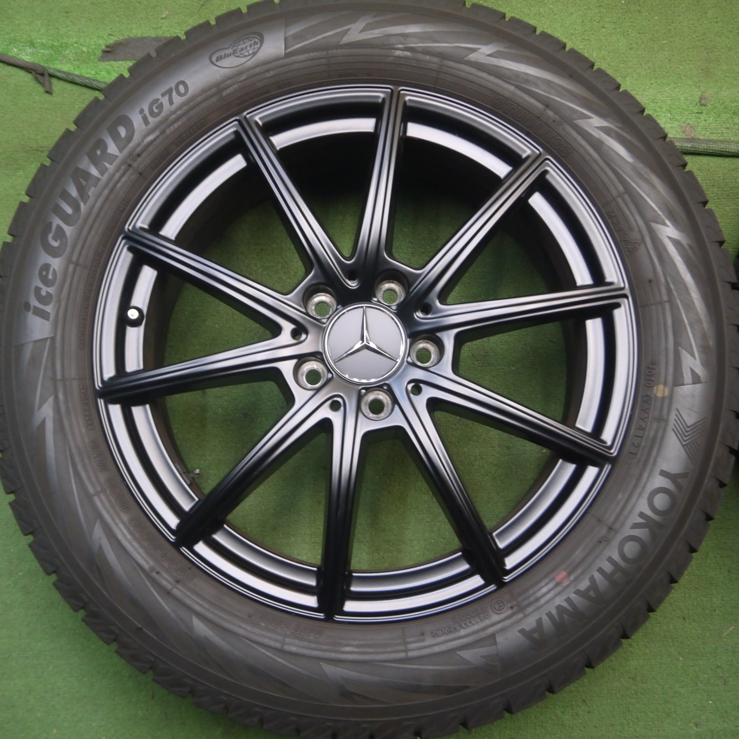 *送料無料* バリ溝！21年！キレイ！9.5分★ベンツ 純正 GLA GLB X247 純正 215/60R18 スタッドレス ヨコハマ アイスガード iG70 PCD112/5H★4052004Hス