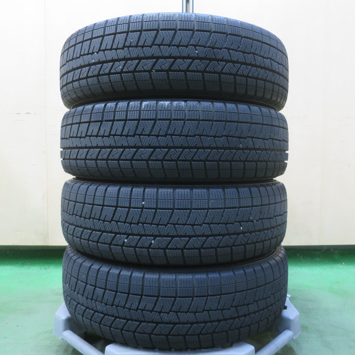 バリ溝！22年！キレイ！9.5分◎スタッドレス 165/65R15 ダンロップ ウインターマックス 03 AIRNOVA SB10 エアノヴァ 15インチ タフト ソリオ ハスラー 等 PCD100/4H◎6070807イス