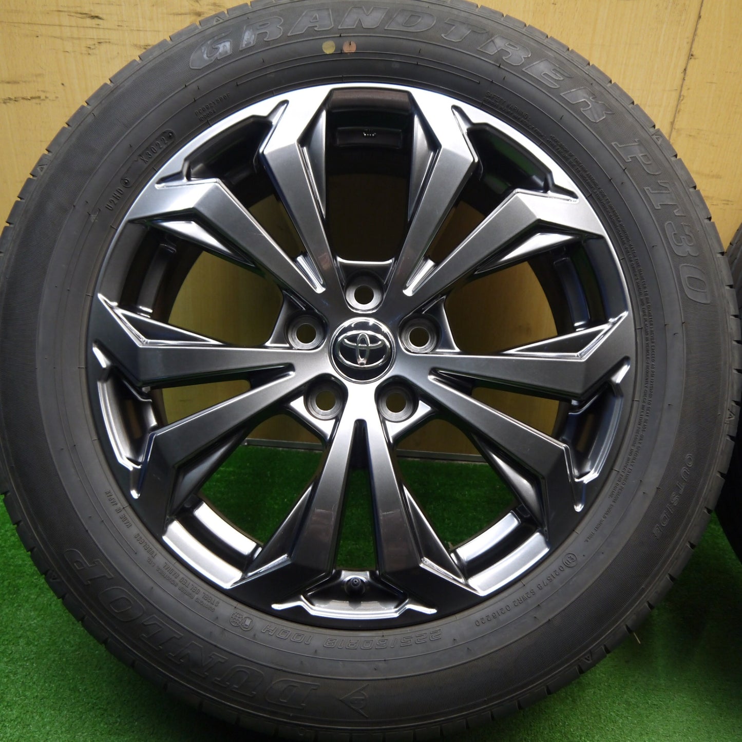 バリ溝！22年！美品！9分★トヨタ RAV4 純正 225/60R18 ダンロップ グラントレック PT30 18インチ PCD114.3/5H★5042502Hノ