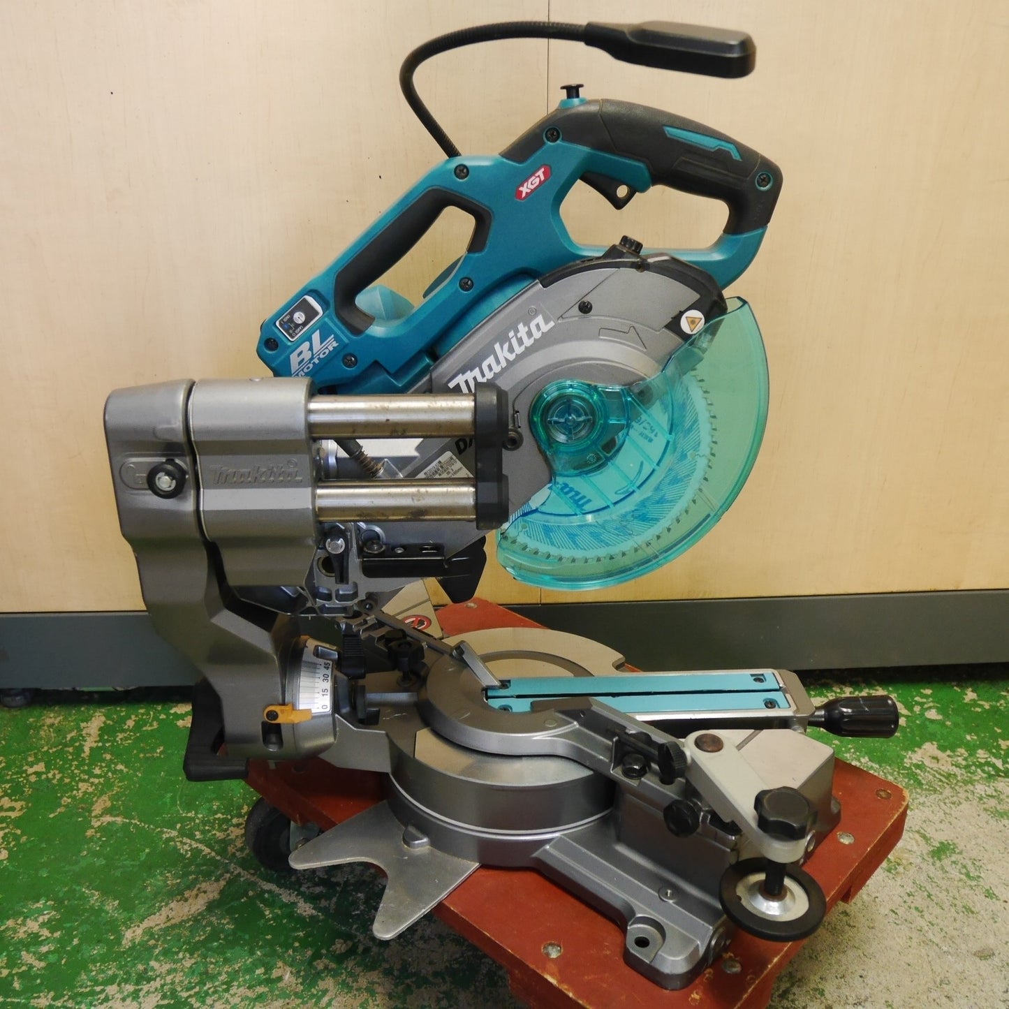 [送料無料] キレイ☆マキタ 165mm 充電式 スライド マルノコ LS001G 電動 工具 切断機 丸のこ 丸ノコ 丸鋸 木工用 makita☆