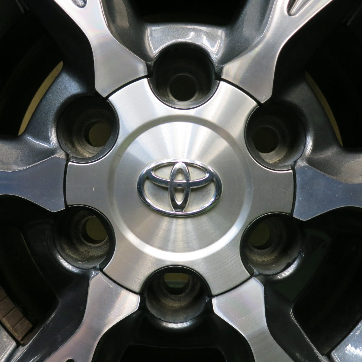 キレイ◎トヨタ 200系 ハイエース 純正 OP 195/80R15 107/105L ブリヂストン V600 15インチ PCD139.7/6H◎6092411HAノ