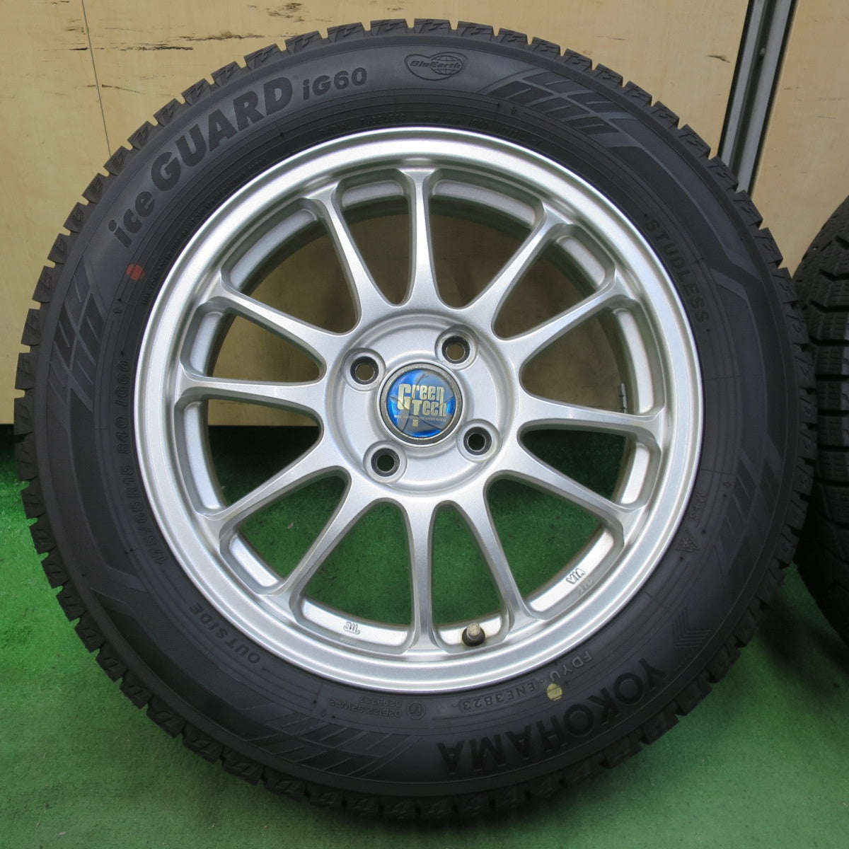 バリ溝！23年！キレイ！9.5分★スタッドレス 175/65R15 ヨコハマ アイスガード iG60 GreenTech グリーンテック 15インチ PCD100/4H★5062903イス