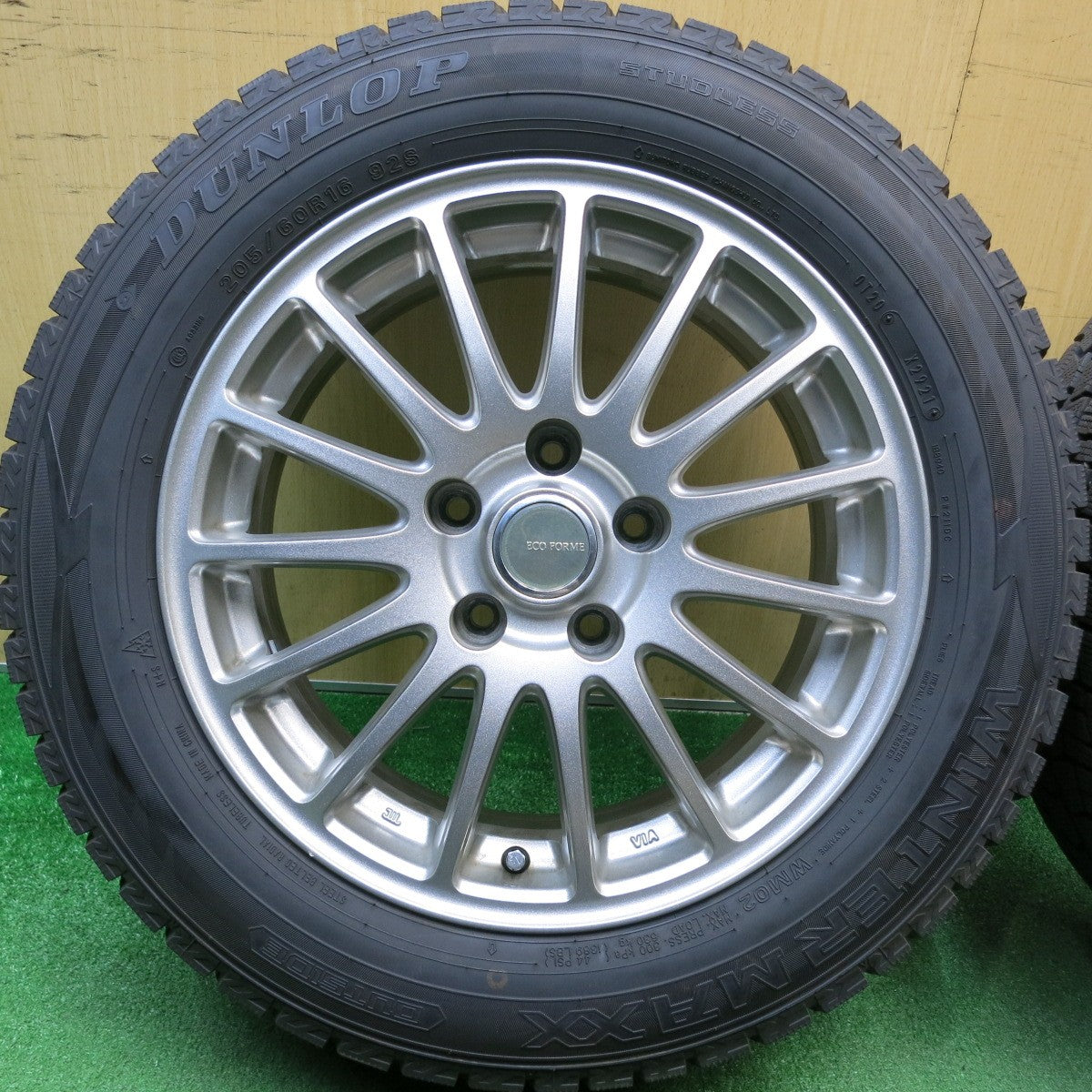 超バリ溝！9.5分以上★スタッドレス 205/60R16 ダンロップ ウインターマックス WM02 ECO FORME エコフォルム 16インチ PCD114.3/5H★6021501HAス
