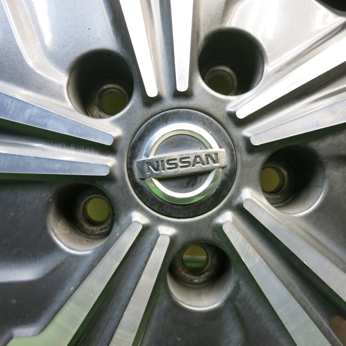 バリ溝！23年！9.5分★日産 C27 セレナ e-POWER 純正 195/65R15 ヨコハマ BluEarth-RV RV03 ブルーアース 15インチ PCD114.3/5H★6010502AKノ