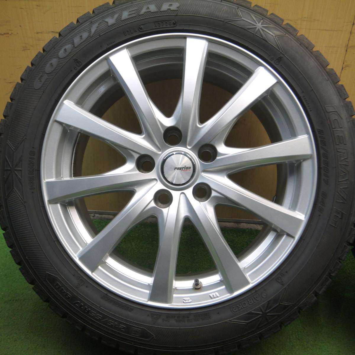 [送料無料] バリ溝！9分★スタッドレス 215/55R17 グッドイヤー アイスナビ6 ravrion RS01 PCD114.3/5H★4022013Hス
