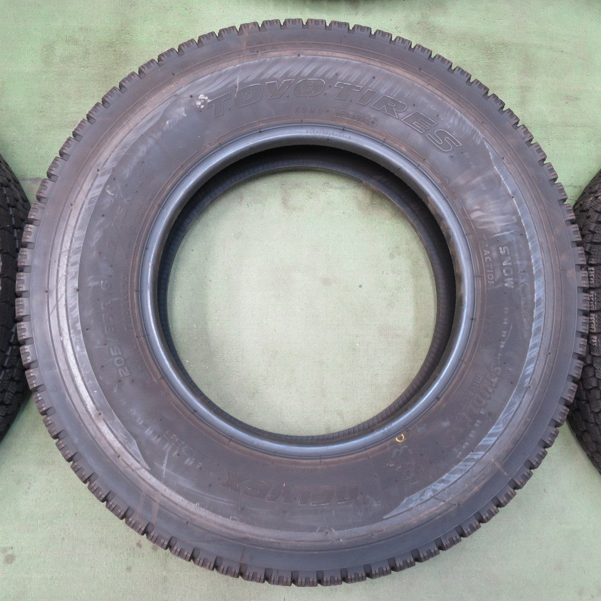バリ溝！24年！9分！6本★トラック タイヤ 205/85R16 117/115N スタッドレス トーヨー デルベックス M935 DELVEX 16インチ★6032401イスタ